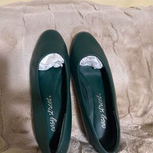 Easy Street Women’s Slip On Shoes - 8WW